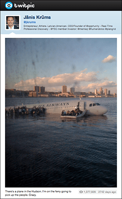 Janis Krums twitterte 2009 vom Flugzeugabsturz der US Airways im Hudson River. Es war das erste Bild vom Unglücksort und sorgte vor den Berichten herkömmlicher Medien für Schlagzeilen. (Quelle: http://twitpic.com/135xa)