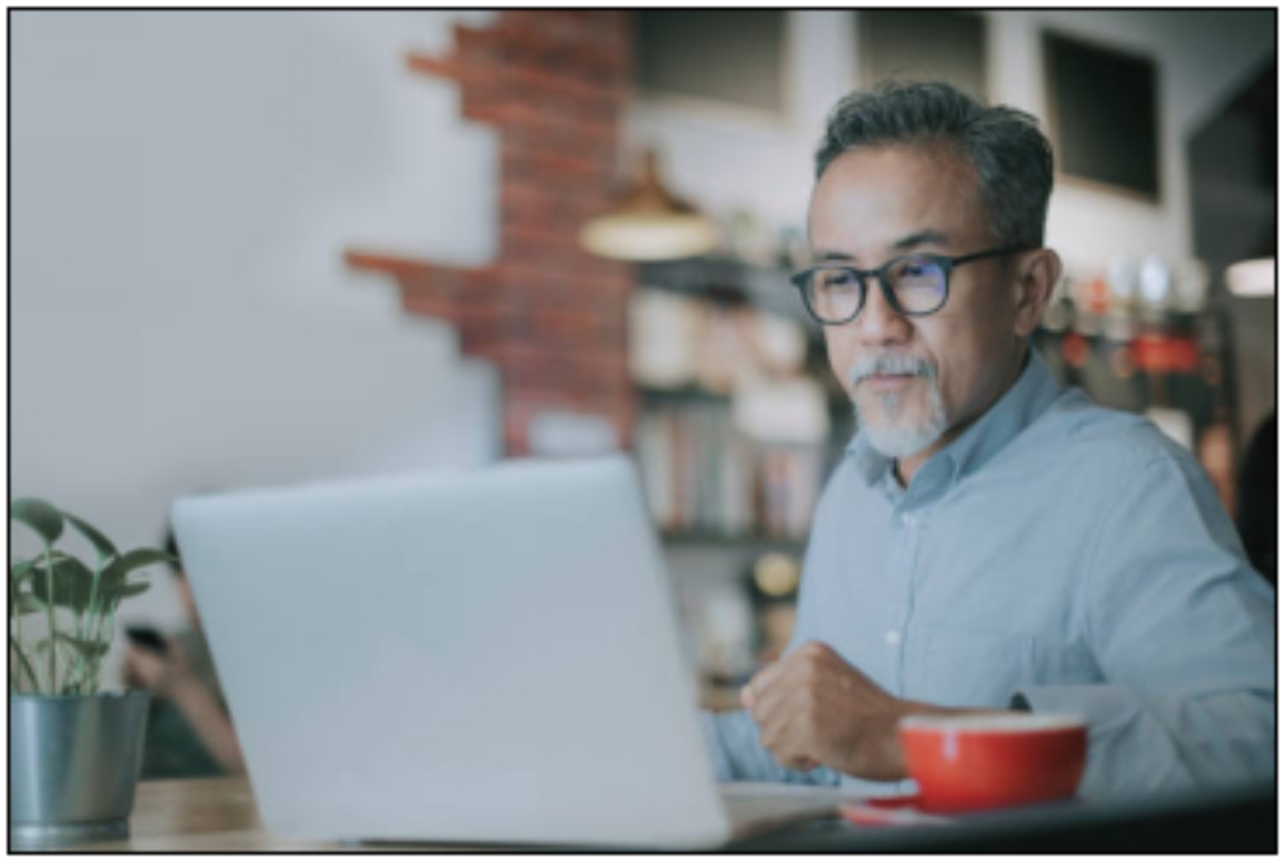 an asian chinese senior man having discussion with his colleague via online virtual meeting in a cafe an asian chinese senior man having discussion with his colleague via online virtual meeting working on laptop stock pictures, royalty-free photos & images