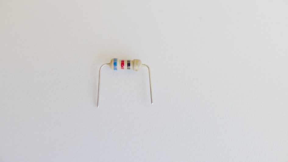 Resistor prepared for use with breadboard