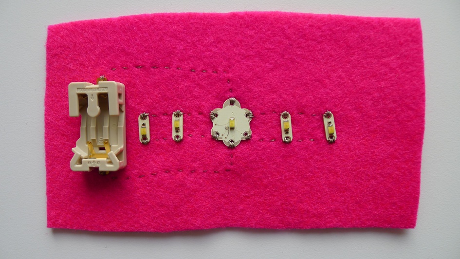 Aniomagic Basic Circuit with conductive thread