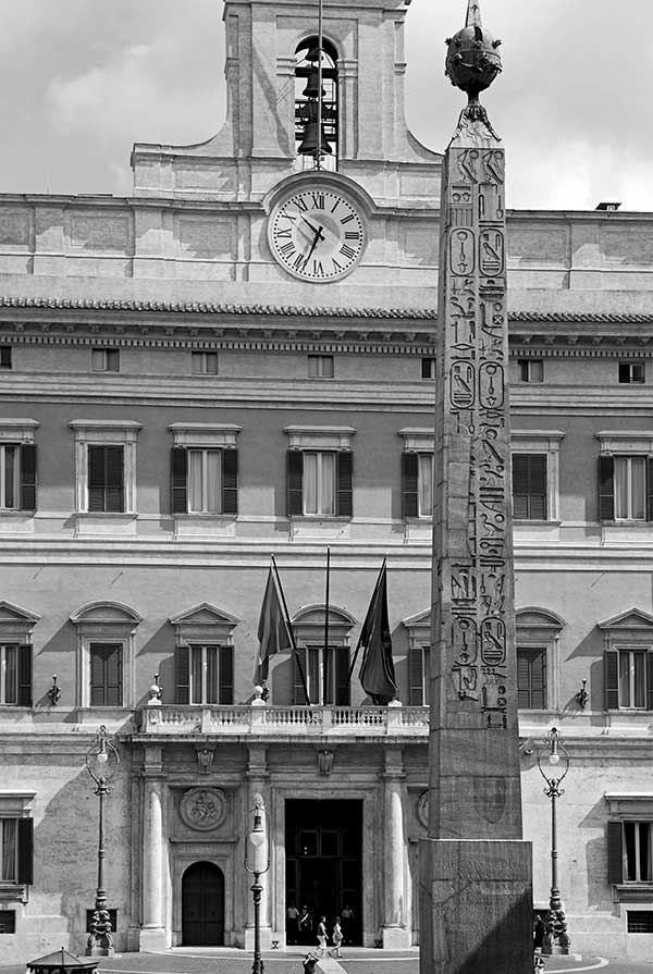 Obelisco di Psammetico II, gnomone della meridiana di Augusto, Roma, piazza di Montecitorio