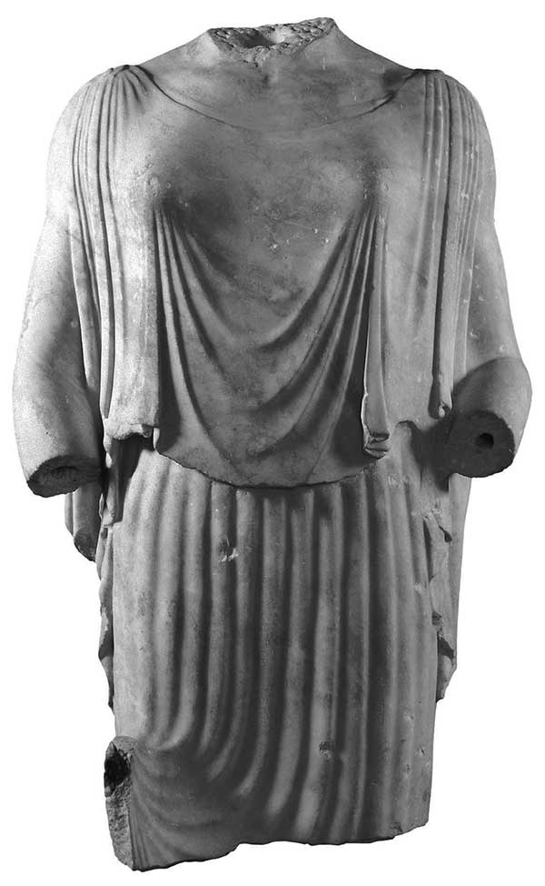 Torso di una peplophoros, marmo pario, 470 a.C. circa, Roma, Museo Nazionale Romano, Palazzo Massimo alle Terme