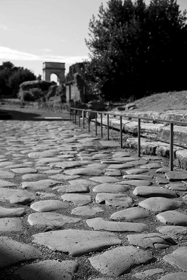 La Sacra via davanti alla Regia