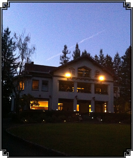 Picture of the Mansion at dusk.