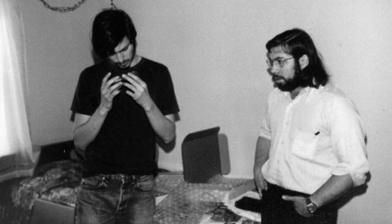 Jobs and Wozniak with a circumvention device, 1975.