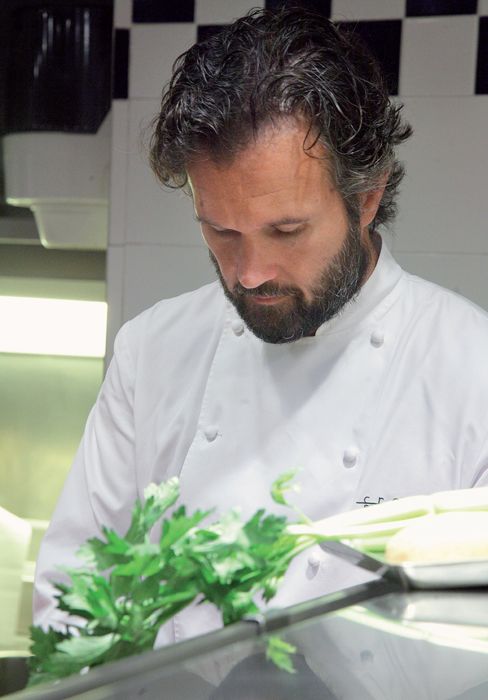 Cracco mentre cucina