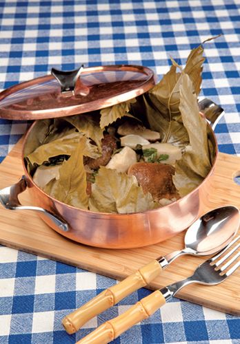 Funghi porcini con foglie di castagno