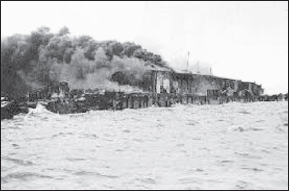 The Cap Arcona capsized in Lübeck ...