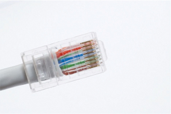 A properly terminated UTP cable is shown.