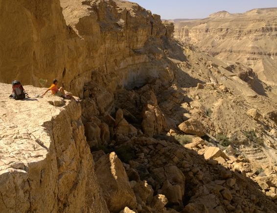 Nur für Schwindelfreie: ein atemberaubender Rastplatz am Yemin Canyon.