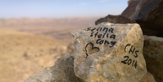 Am Hauptgipfel des Mount Karbolet hinterlasse ich ein Zeichen meiner Verbundenheit mit meiner Familie.