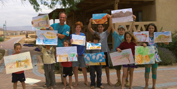 Im Kibbuz Neot Semadar habe ich mit Kindern gemalt. Sie träumen von Frieden und einer grünen Welt.