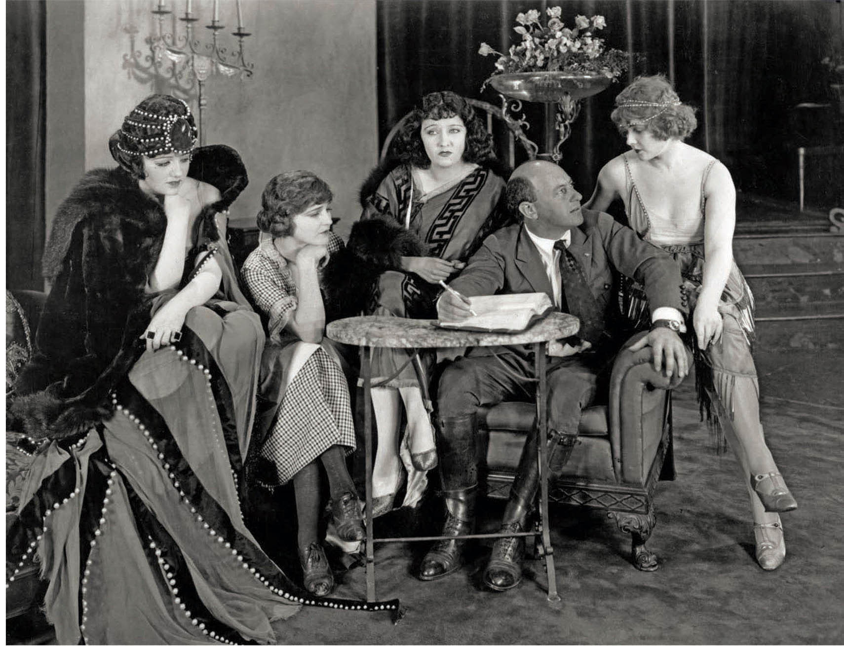 (l-r) Bebe Daniels in the famous “octopus” dress, Agnes Ayres, Gloria Swanson, Cecil B. DeMille, and Wanda Hawley on the set of The Affairs of Anatol (1921).