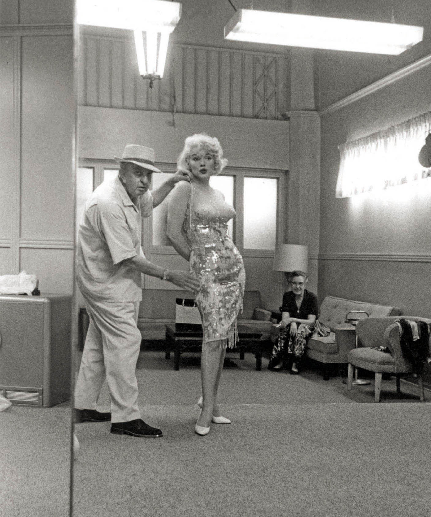 Orry-Kelly fits Marilyn Monroe for Some Like It Hot (1959).