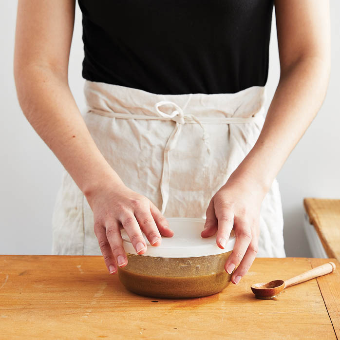 Covering the bowl of mixed honey.