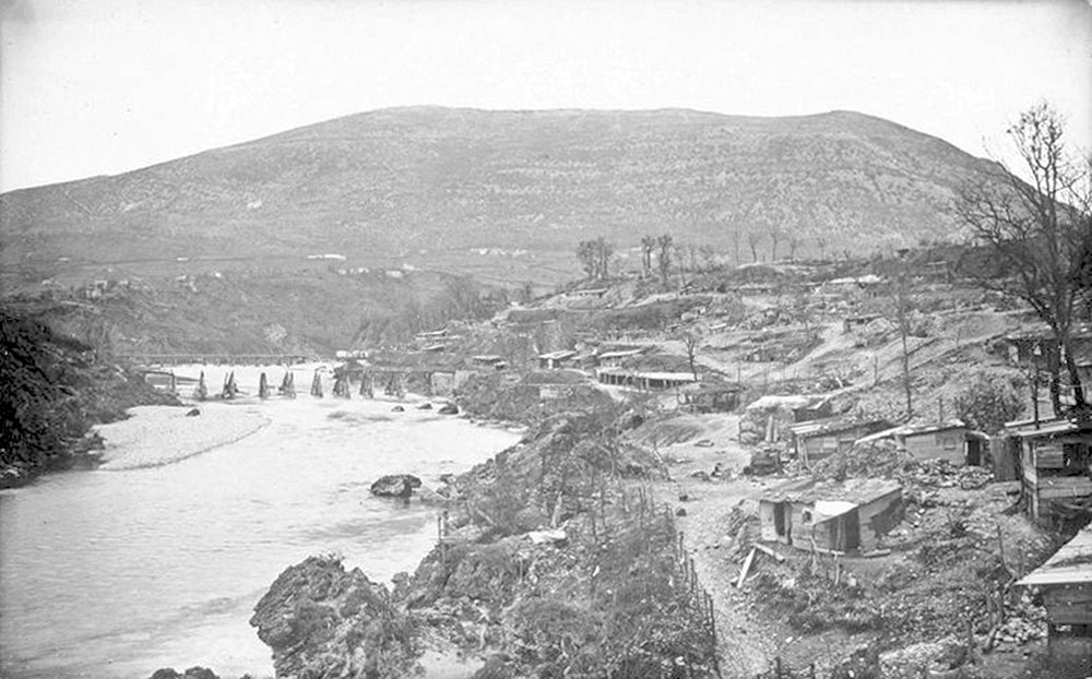 Baraccamenti e ricoveri delle truppe sul Monte Sabotino, agosto 1916.