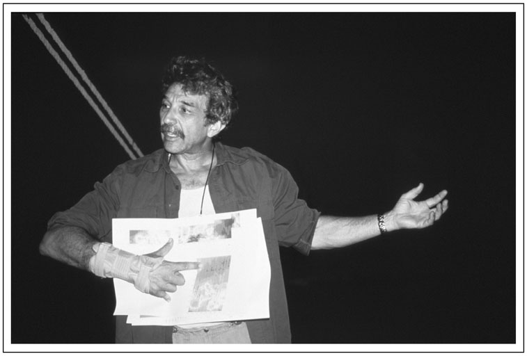 Alan Witten teaching about the day's geophysics results at the UCSD Archaeology Field School in Jordan, 2002.