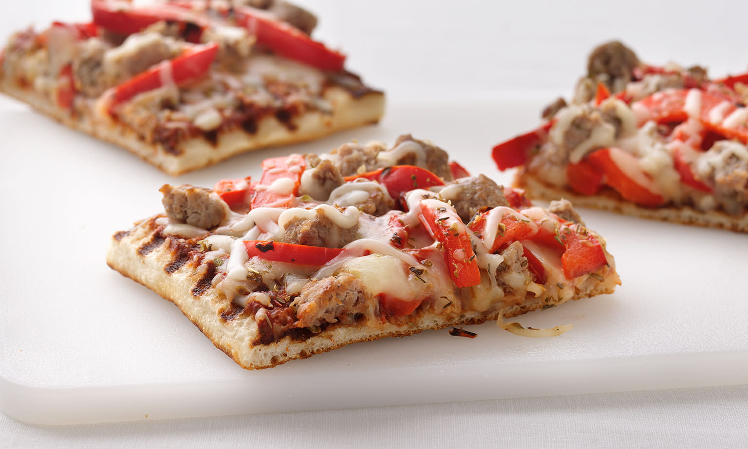 Healthified Grilled Sausage and Pepper Pizza