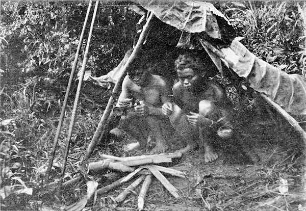 Two Sakai preparing arrows