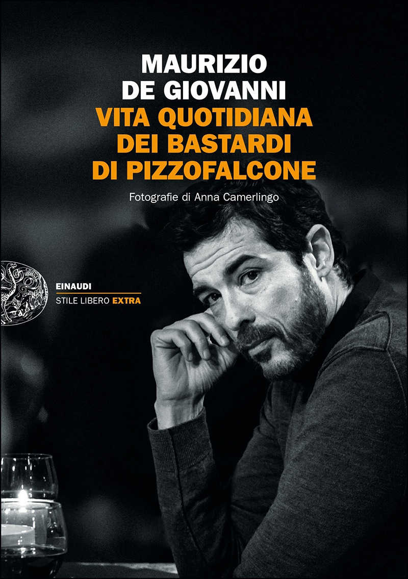 Copertina. «La vita quotidiana dei Bastardi di Pizzofalcone» di Maurizio de Giovanni