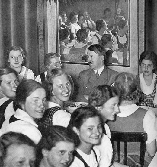 hitler_frauen_2.tif