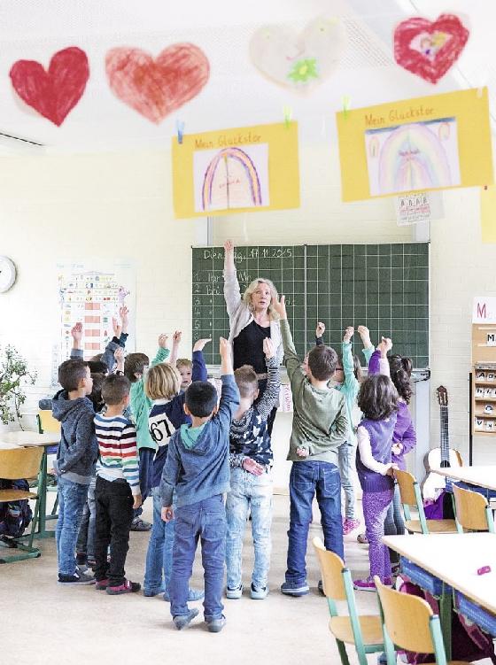 Das Unterrichtsziel? "Momente, die uns helfen, das Leben zu meistern", sagt Iris Brückner, die an einer Hamburger Grundschule das Fach "Glück" unterrichtet.