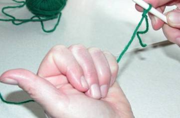 DSCN0428 holding yarn 2