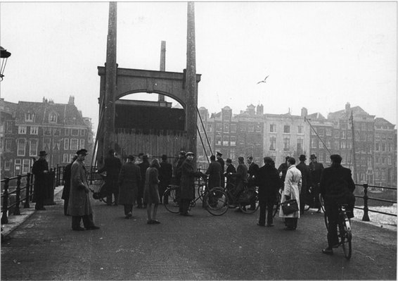 In February 1941, three ghettos were formed in Amsterdam. Their areas included the synagogues and Jewish markets. Barbed-wire, wooden barricades and raised bridges over the Amstel River marked their boundaries.