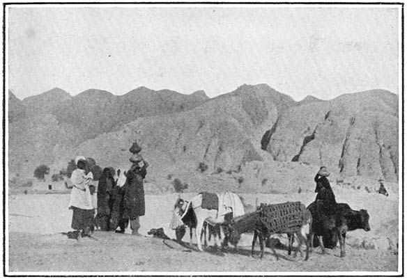 Women going for water at Shimvah