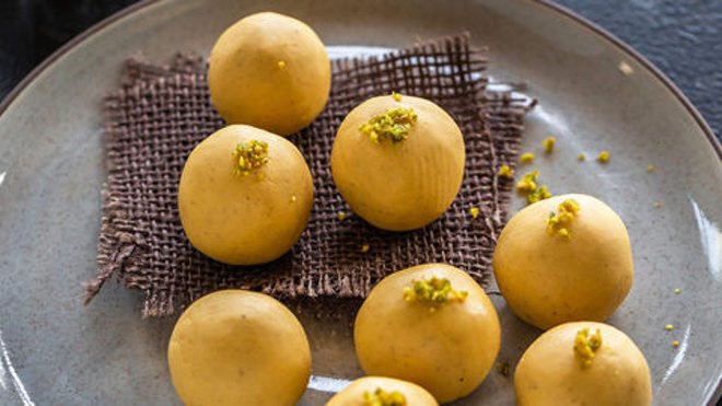 Besan Ladoo - Cook With Manali