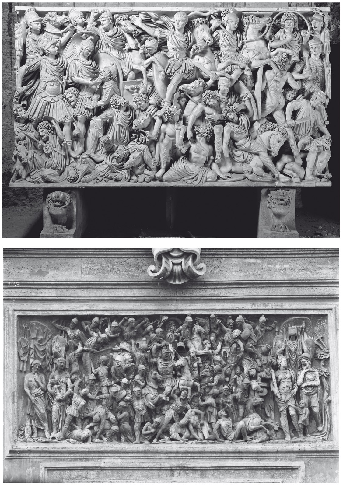 10. Deux sarcophages de bataille, le sarcophage de Portonaccio (photographie de l’auteur) et le sarcophage Ludovisi (Rome , musée des Thermes, © Leemage). Le sarcophage de Portonaccio, actuellement déposé au Musée des Thermes, à Rome , date des environs de 190 ; bien qu’il soit plus tardif (vers 260), le sarcophage Ludovisi s’inscrit dans la même tradition. On y voit des Romains qui massacrent des ennemis ; un examen attentif montre l’armement utilisé par les légionnaires , défensif et offensif : casque, cuirasse et bouclier, épée et lance. L’impression de mêlée est très forte.