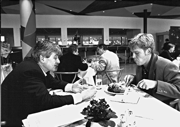 06_mit_Joschka_Fischer_in_der_Bundestagskantine_J.H._Darchinger.tif