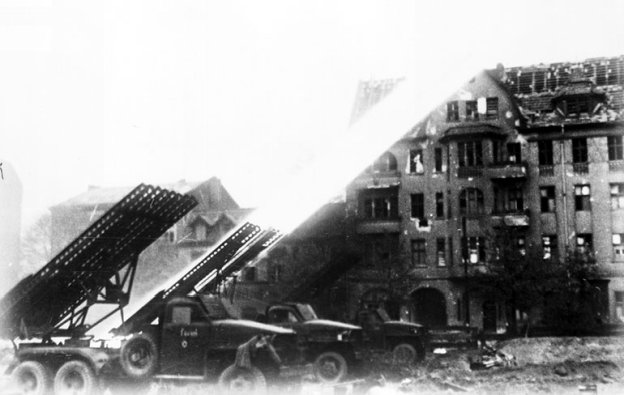 File:Russian artillery fire in Berlin.jpg