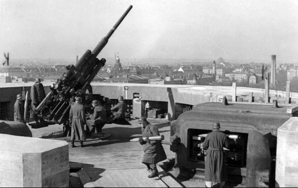 http://upload.wikimedia.org/wikipedia/commons/a/a8/Bundesarchiv_Bild_183-H27779%2C_Berlin%2C_Flakturm_am_Zoo.jpg