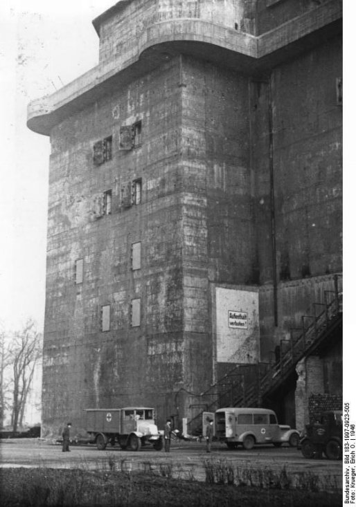 http://upload.wikimedia.org/wikipedia/commons/7/7c/Bundesarchiv_Bild_183-1997-0923-505%2C_Berlin-Tiergarten%2C_Flakturm_als_Krankenhaus.jpg