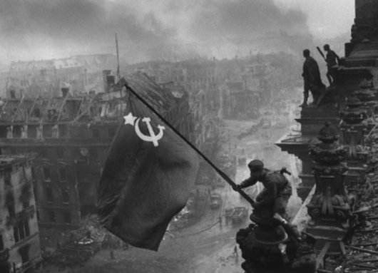 http://upload.wikimedia.org/wikipedia/en/1/14/Reichstag_flag_original.jpg