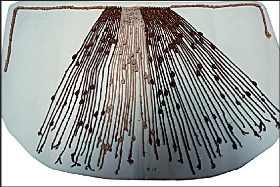 14. Un quipu del dodicesimo secolo proveniente dalle Ande.