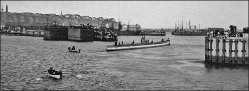 The U-Deutschland entering the German naval base at Helgoland on her first outbound voyage, 14 June 1916. Author’s collection