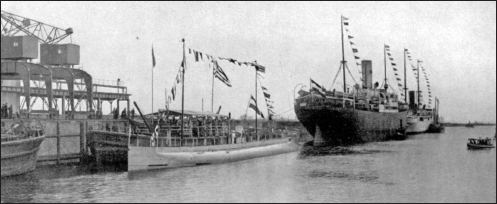 The U-Deutschland laid alongside the covered barge where the reception party and VIPs greeted her homecoming. Author’s collection