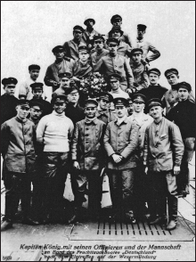 The crew of the U-Deutschland on the boat’s bow for the homecoming photograph.