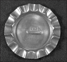 This sixteen-slot ashtray is 4.3 inches in diameter and lacks the ocean waves beneath the U-boat logo.