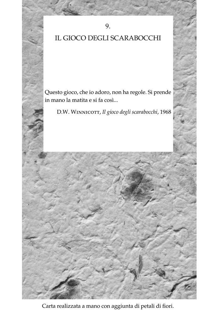 9. Il gioco degli scarabocchi. Descrizione: Carta realizzata a mano con aggiunta di petali di fiori.