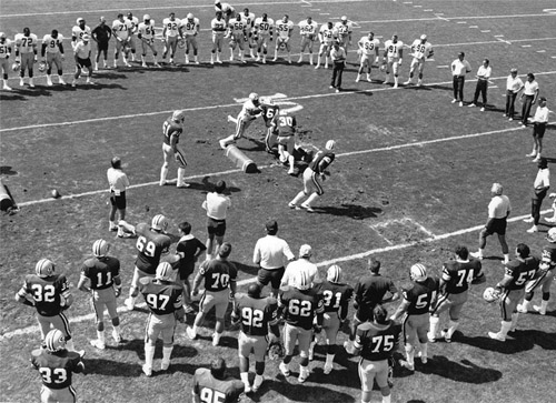 Members of the Packers took part in the fabled nutcracker drill during training camp in 1986, a technique made famous in Green Bay by Vince Lombardi and reintroduced by Forrest Gregg. (milwaukee journal sentinel)