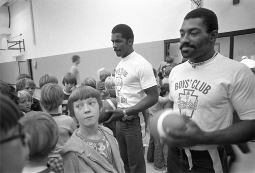 Serving as team ambassadors, safeties Steve Luke (left) and Johnnie Gray (right) were two of several Packers who made public appearances in the months leading up to the 1975 season. (COURTESY OF THE PRESS-GAZETTE COLLECTION OF THE NEVILLE PUBLIC MUSEUM OF BROWN COUNTY)