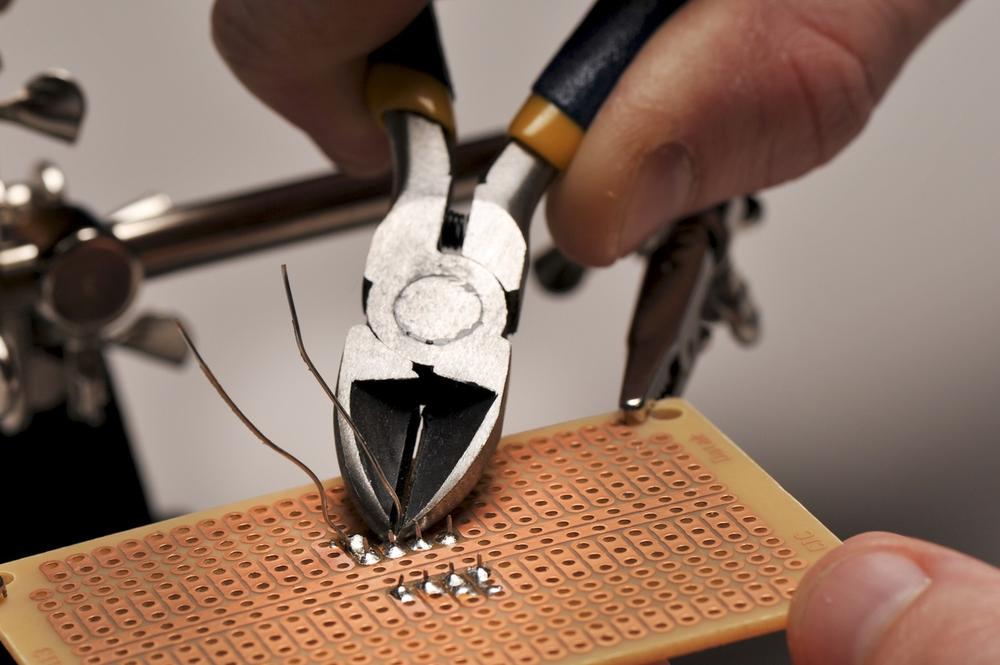 Trimming leads on the 555 blinky