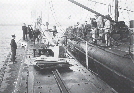 Photo 3.1. U 27 loading torpedoes.