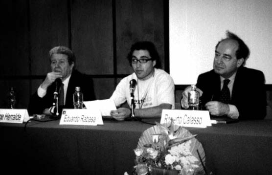 Con Eduardo Rabassa y Roberto Calasso, de la editorial Sexto Piso (FIL Guadalajara, 2004)