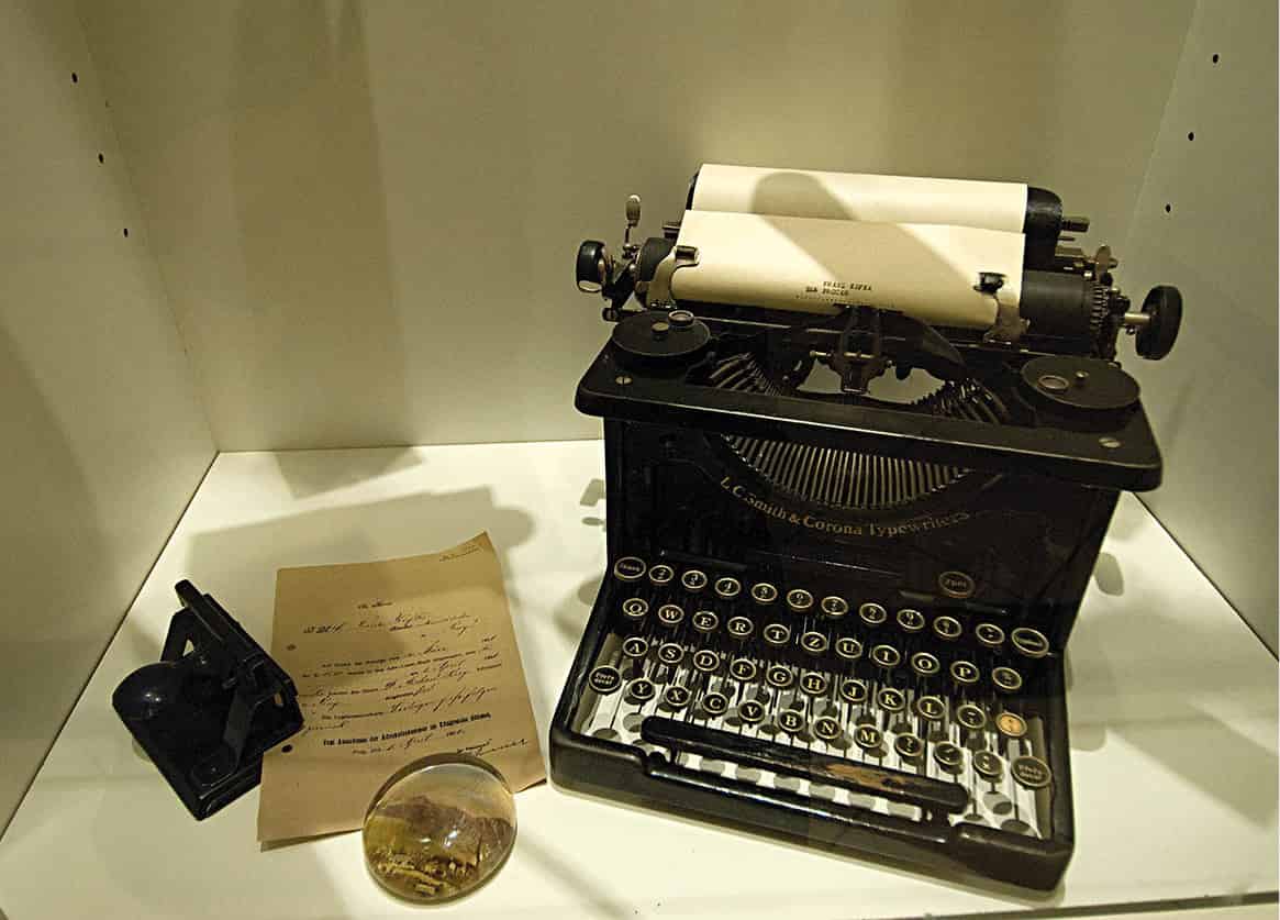 Kafka_s_typewritter_Mercure_Hotel_Prague_Prague_EC.jpg