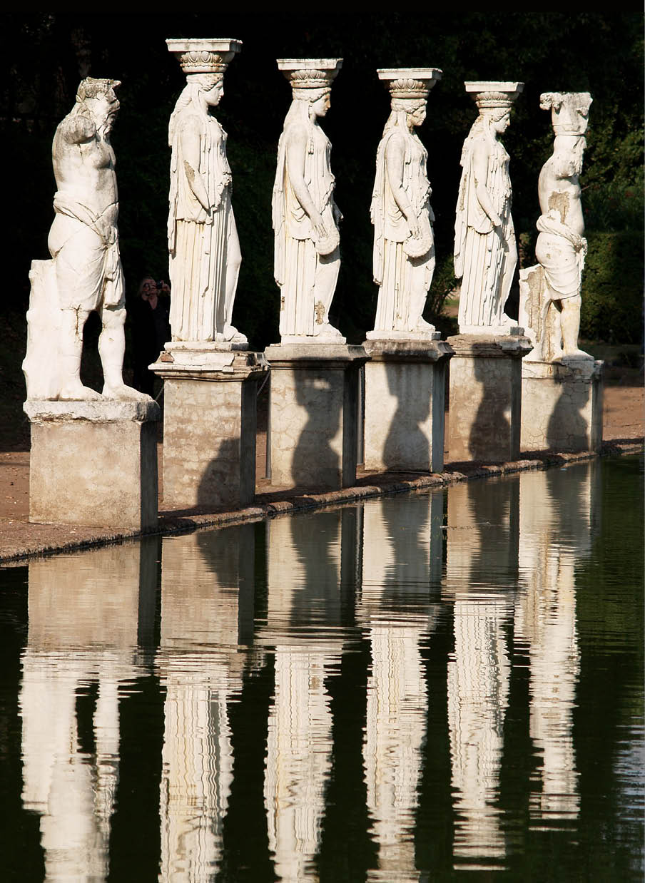 Immagine delle cariatidi del canopo egizio di Villa Adriana a Tivoli, 117-138 d.C. circa