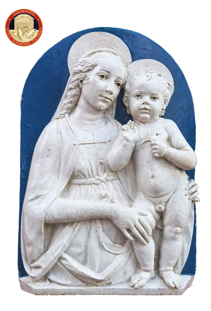 Immagine della Madonna con Bambino (Madonna dell’uccellino), opera di Luca Della Robbia, fine del XV secolo, già Scansano, chiesa di San Giovanni Battista. L’opera è stata recentemente recuperata dopo il furto del 1971.